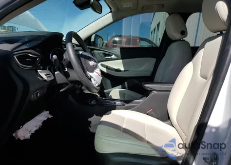 2022 Buick Encore Gx Fwd Essence z USA, uszkodzony, nr VIN KL4MMFSL2NB108660